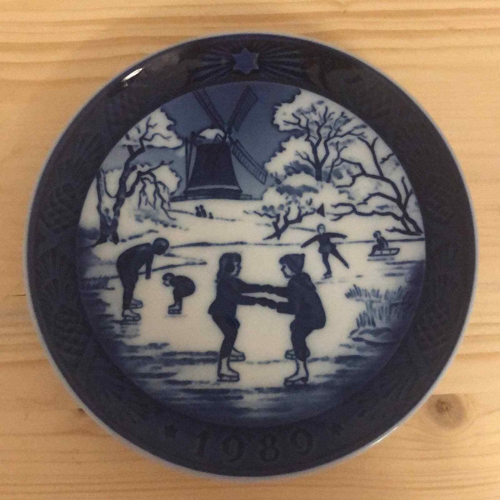 Royal‎ Copenhagen, Christmas plate. 1989. The old skating pond. EUC